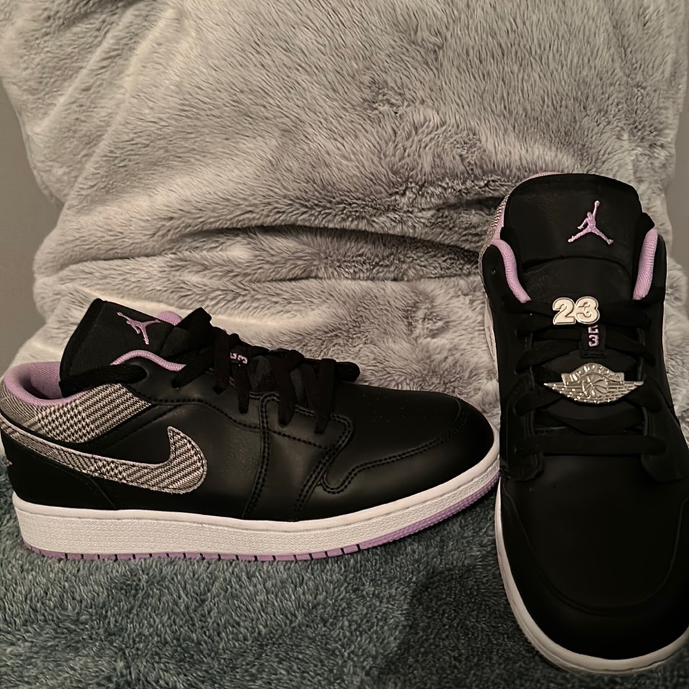 Size 7Y Air Jordan Low Houndsooth